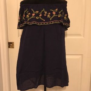 Off shoulder Top only 1 left✨